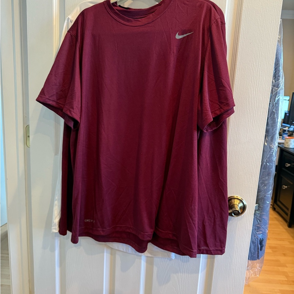 Nike Men's Burgundy Short Sleeve Tee